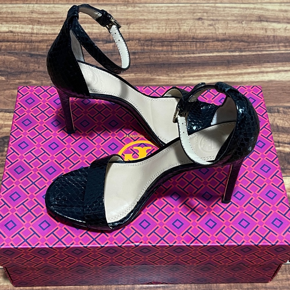 Tory Burch Black Textured Sandals - Picture 3 of 6